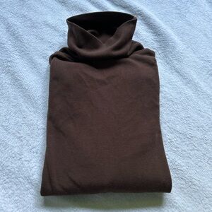 Medium brown CATO turtleneck